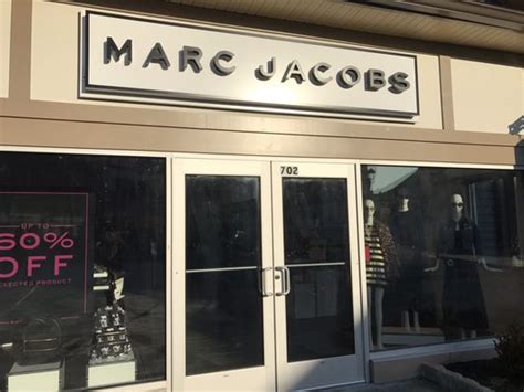 MARC JACOBS OUTLET .